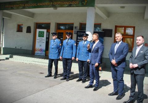 BEZPEČNOSŤ ŠTUDENTOV A VYUČUJÚCICH JE PRIORITA
