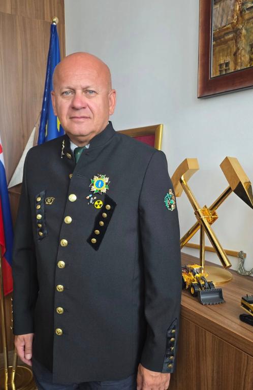 Ocenenie pána dekana od Európskej asociácie baníckych tradicií