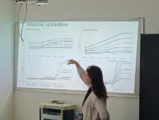 Naša čerstvá absolventka s červeným diplomom Ing. Emília Sokolová prednášala na veľmi aktuálnu tému našim budúcim študentom zo SPŠ stavebná a geodetická Košice